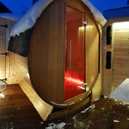 Apartment Plaza ----Wallbox 11Kw 16A ----- Private Spa- Jacuzzi, Infrared Sauna, Luxury Massage Chair, Parking, Entry With Pin 0 - 24H, Free Cancellation 24 Hours Before Check In Slavonski Brod Esterno foto