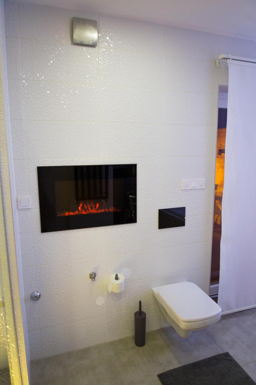 Apartment Plaza ----Wallbox 11Kw 16A ----- Private Spa- Jacuzzi, Infrared Sauna, Luxury Massage Chair, Parking, Entry With Pin 0 - 24H, Free Cancellation 24 Hours Before Check In Slavonski Brod Esterno foto