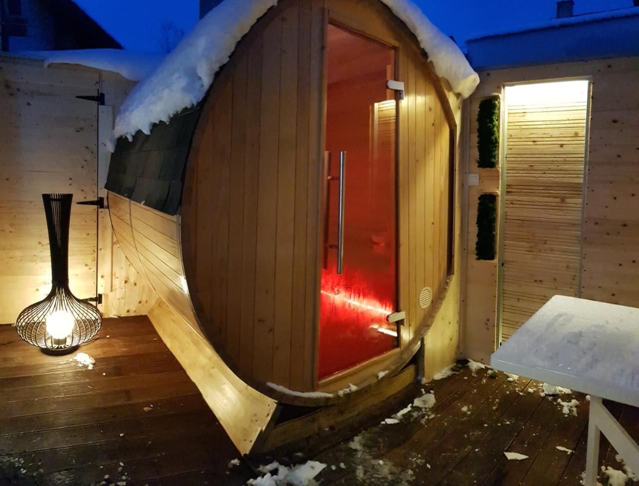 Apartment Plaza ----Wallbox 11Kw 16A ----- Private Spa- Jacuzzi, Infrared Sauna, Luxury Massage Chair, Parking, Entry With Pin 0 - 24H, Free Cancellation 24 Hours Before Check In Slavonski Brod Esterno foto