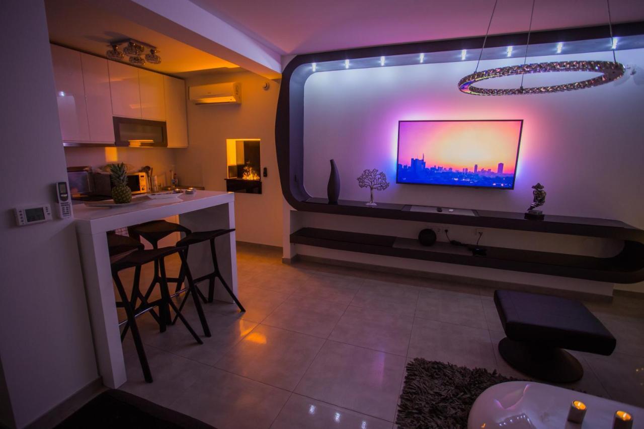 Apartment Plaza ----Wallbox 11Kw 16A ----- Private Spa- Jacuzzi, Infrared Sauna, Luxury Massage Chair, Parking, Entry With Pin 0 - 24H, Free Cancellation 24 Hours Before Check In Slavonski Brod Esterno foto