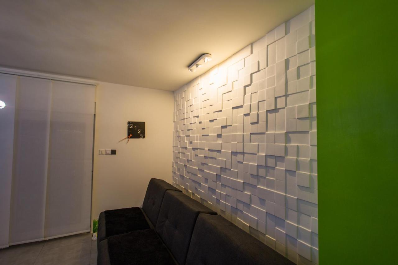Apartment Plaza ----Wallbox 11Kw 16A ----- Private Spa- Jacuzzi, Infrared Sauna, Luxury Massage Chair, Parking, Entry With Pin 0 - 24H, Free Cancellation 24 Hours Before Check In Slavonski Brod Esterno foto