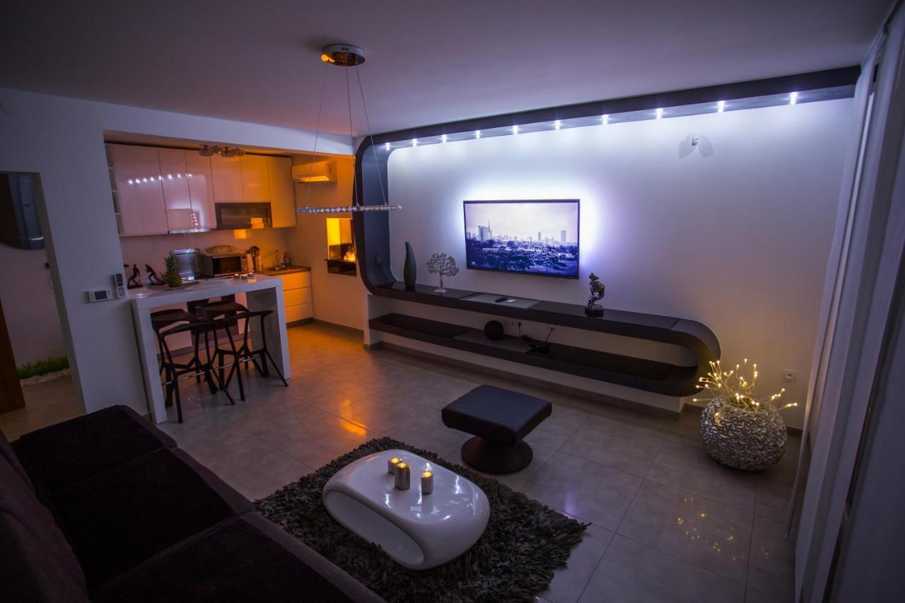 Apartment Plaza ----Wallbox 11Kw 16A ----- Private Spa- Jacuzzi, Infrared Sauna, Luxury Massage Chair, Parking, Entry With Pin 0 - 24H, Free Cancellation 24 Hours Before Check In Slavonski Brod Esterno foto