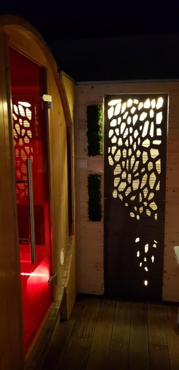 Apartment Plaza ----Wallbox 11Kw 16A ----- Private Spa- Jacuzzi, Infrared Sauna, Luxury Massage Chair, Parking, Entry With Pin 0 - 24H, Free Cancellation 24 Hours Before Check In Slavonski Brod Esterno foto
