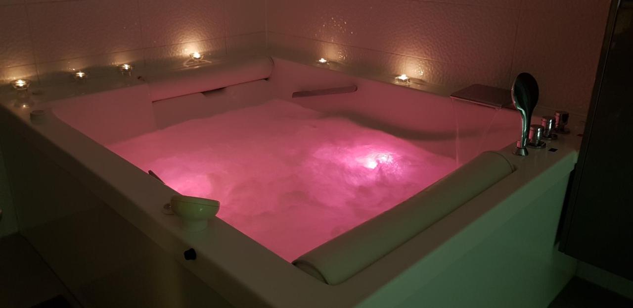 Apartment Plaza ----Wallbox 11Kw 16A ----- Private Spa- Jacuzzi, Infrared Sauna, Luxury Massage Chair, Parking, Entry With Pin 0 - 24H, Free Cancellation 24 Hours Before Check In Slavonski Brod Esterno foto