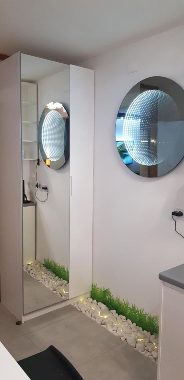 Apartment Plaza ----Wallbox 11Kw 16A ----- Private Spa- Jacuzzi, Infrared Sauna, Luxury Massage Chair, Parking, Entry With Pin 0 - 24H, Free Cancellation 24 Hours Before Check In Slavonski Brod Esterno foto