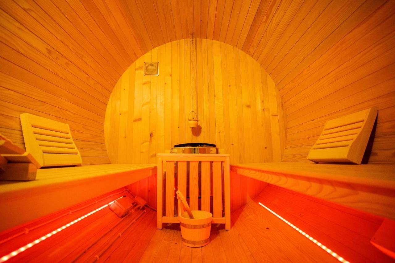 Apartment Plaza ----Wallbox 11Kw 16A ----- Private Spa- Jacuzzi, Infrared Sauna, Luxury Massage Chair, Parking, Entry With Pin 0 - 24H, Free Cancellation 24 Hours Before Check In Slavonski Brod Esterno foto