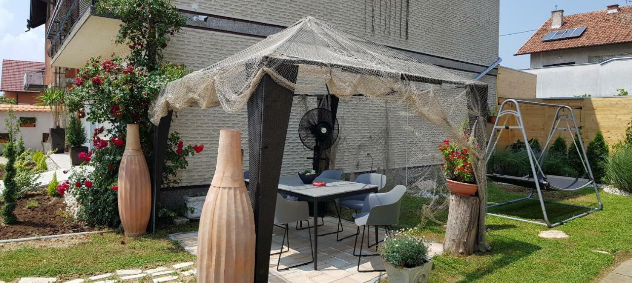 Apartment Plaza ----Wallbox 11Kw 16A ----- Private Spa- Jacuzzi, Infrared Sauna, Luxury Massage Chair, Parking, Entry With Pin 0 - 24H, Free Cancellation 24 Hours Before Check In Slavonski Brod Esterno foto