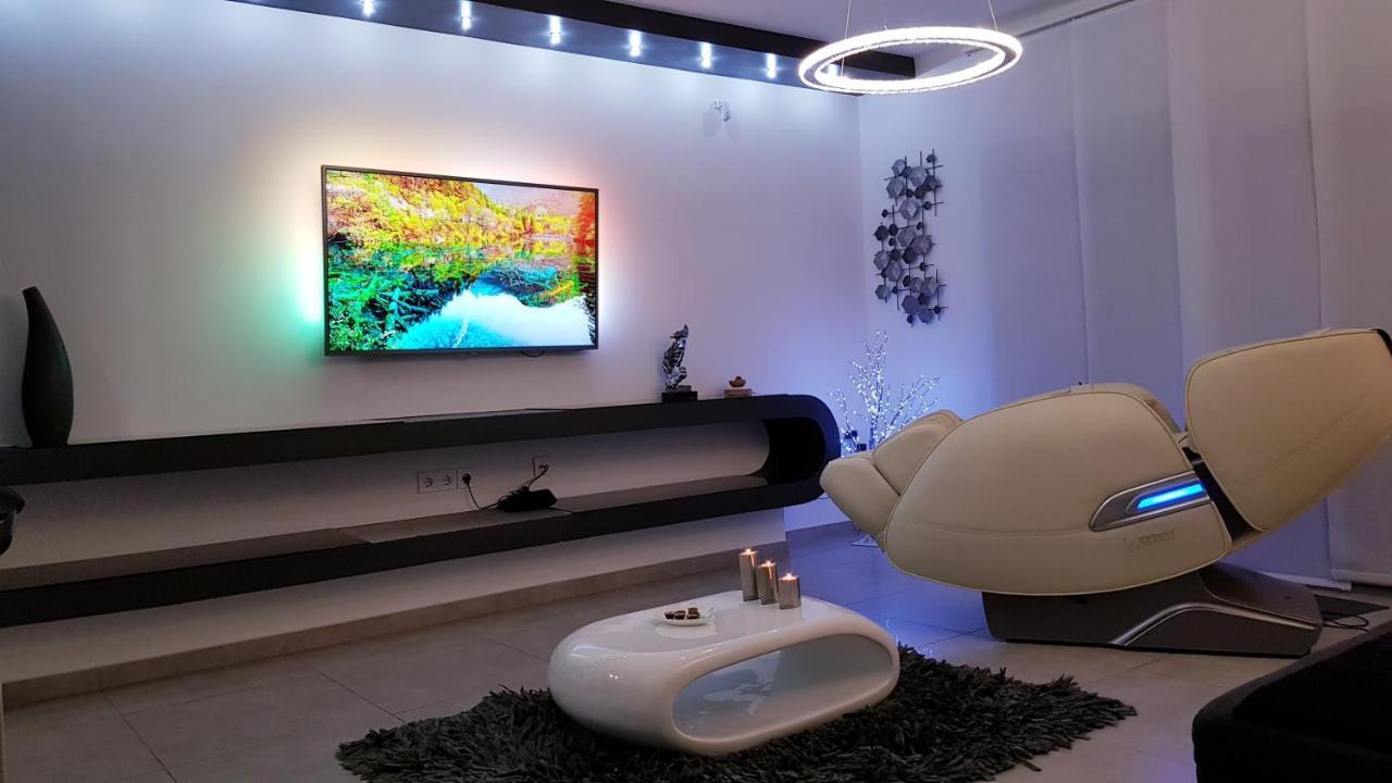 Apartment Plaza ----Wallbox 11Kw 16A ----- Private Spa- Jacuzzi, Infrared Sauna, Luxury Massage Chair, Parking, Entry With Pin 0 - 24H, Free Cancellation 24 Hours Before Check In Slavonski Brod Esterno foto