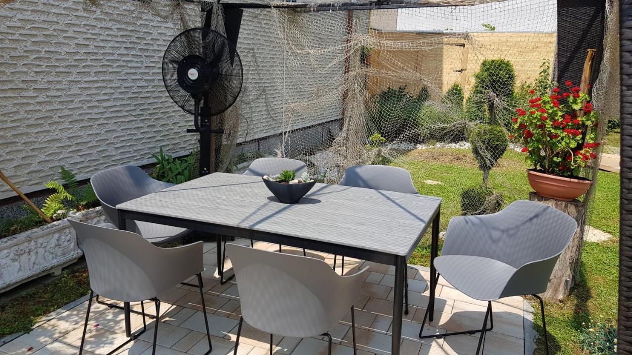Apartment Plaza ----Wallbox 11Kw 16A ----- Private Spa- Jacuzzi, Infrared Sauna, Luxury Massage Chair, Parking, Entry With Pin 0 - 24H, Free Cancellation 24 Hours Before Check In Slavonski Brod Esterno foto
